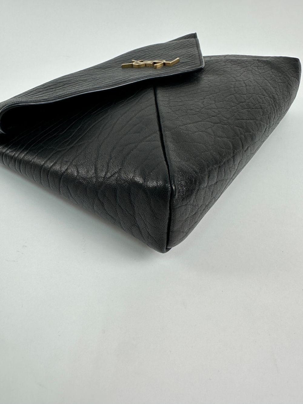 Клатч Saint Laurent Cassandre Large Envelope Pouch