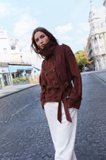 КУРТКА ИЗ ИСКУССТВЕННОЙ ЗАМШИ С ПОЯСОМ — ZARA