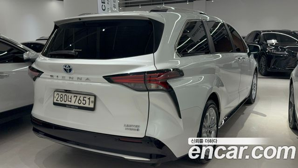Toyota Sienna 2.5 Hybrid 2WD — 2022