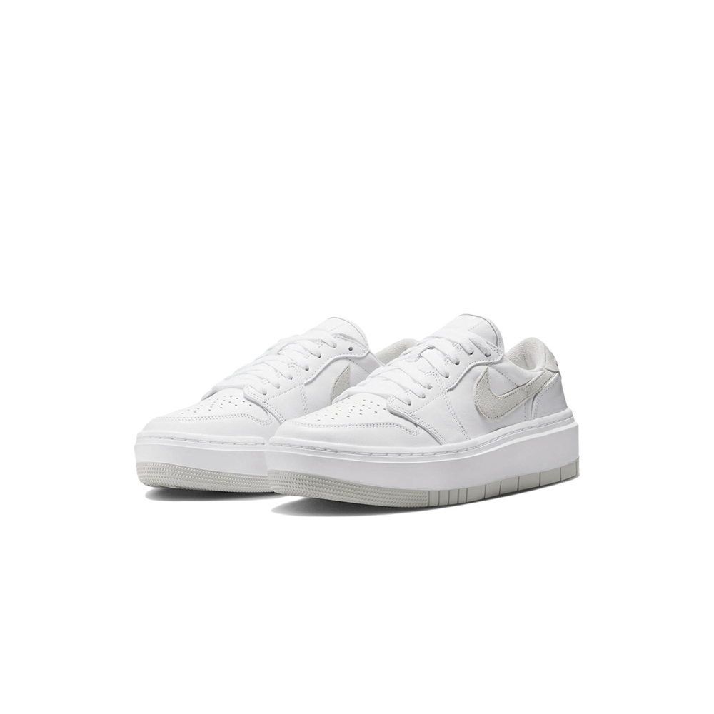 alt="Кроссовки Jordan 1 Elevate Low White Neutral Grey арт. DH7004-110 с серым Swoosh и увеличенной подошвой вид спереди"