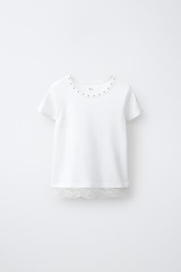 ZARA ФУТБОЛКА С ЗАКЛЕПКАМИ И КРУЖЕВОМ, БЕЛЫЙ