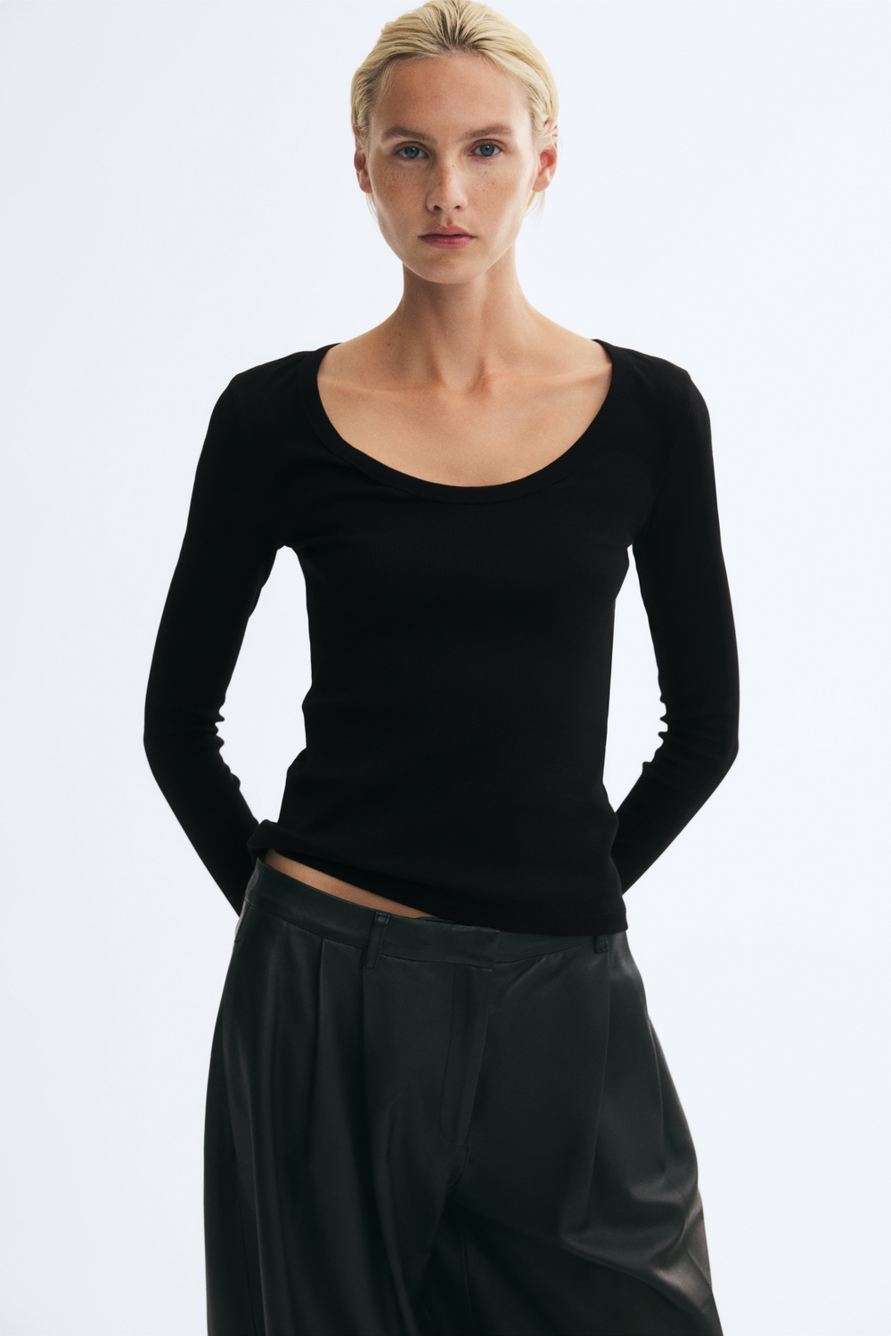 Облегающий хлопковый топ — глубокий круглый вырез - H&M
