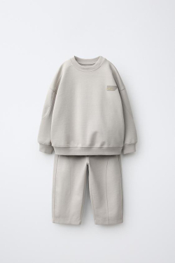 ZARA КОМПЛЕКТ ИЗ ТОЛСТОВКИ И БРЮК БАРРЕЛЬ ИЗ ТКАНИ ИНТЕРЛОК, ЦВЕТ ЛЬДА