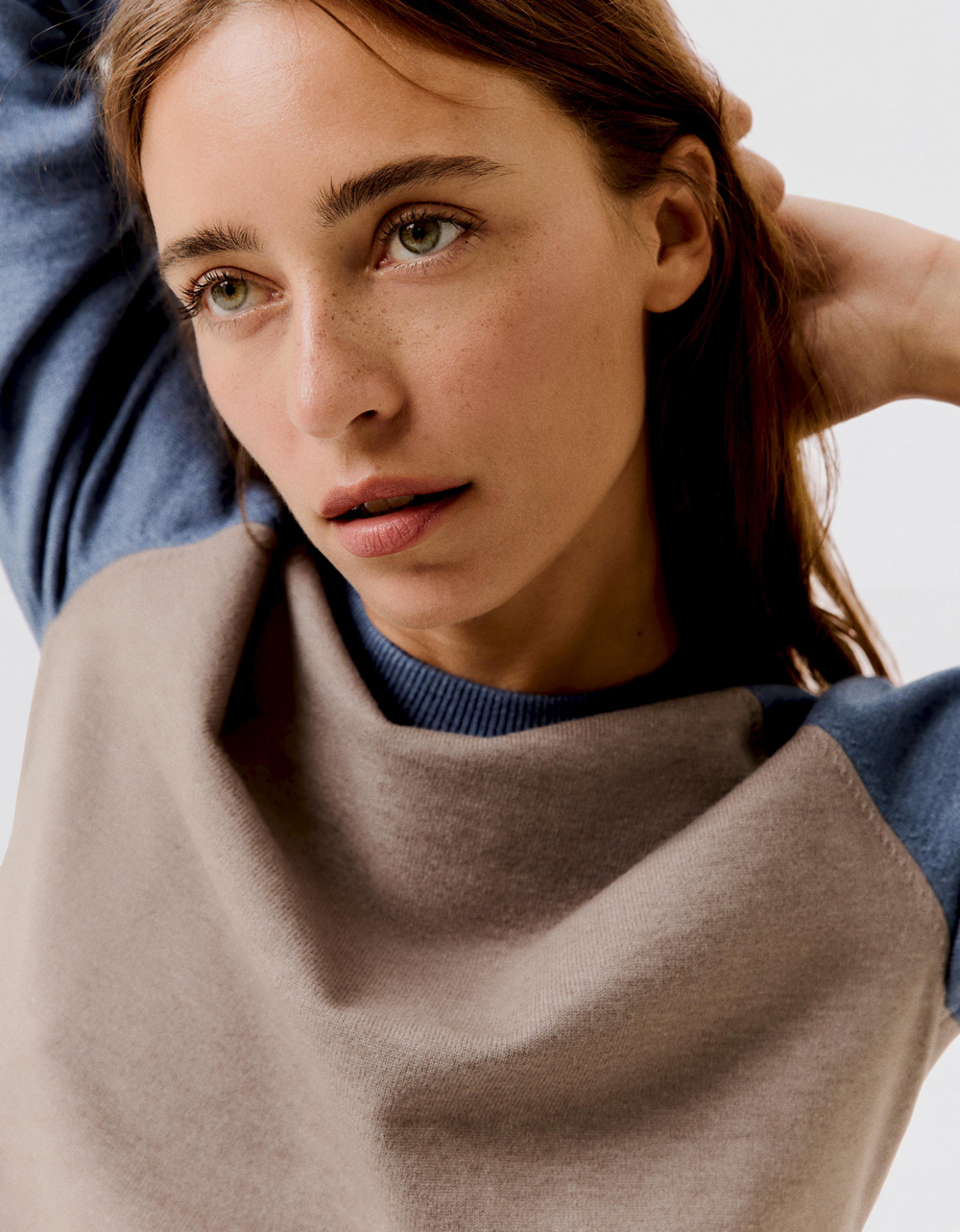 Женский свитер с круглым вырезом и рукавами реглан - BERSHKA