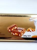 Шоколад Lindt Swiss Premium Milk Chocolate молочный с миндалем 300 г (Швейцария)