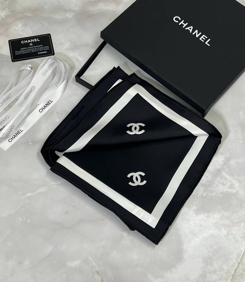 Платок CHANEL 90х90 см
