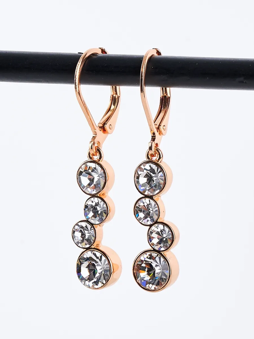 Серьги-подвески Эльза с белыми кристаллами Swarovski