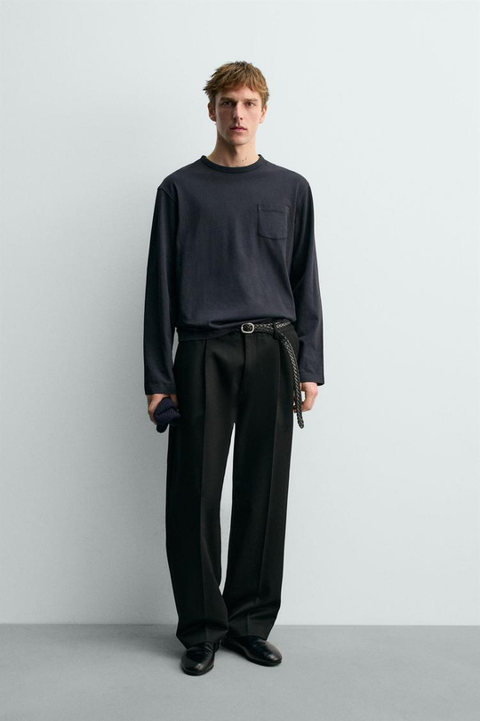 ZARA Х AARON LEVINE ФУТБОЛКА С ДЛИННЫМИ РУКАВАМИ И НАГРУДНЫМ КАРМАНОМ, МОРСКОЙ СИНИЙ