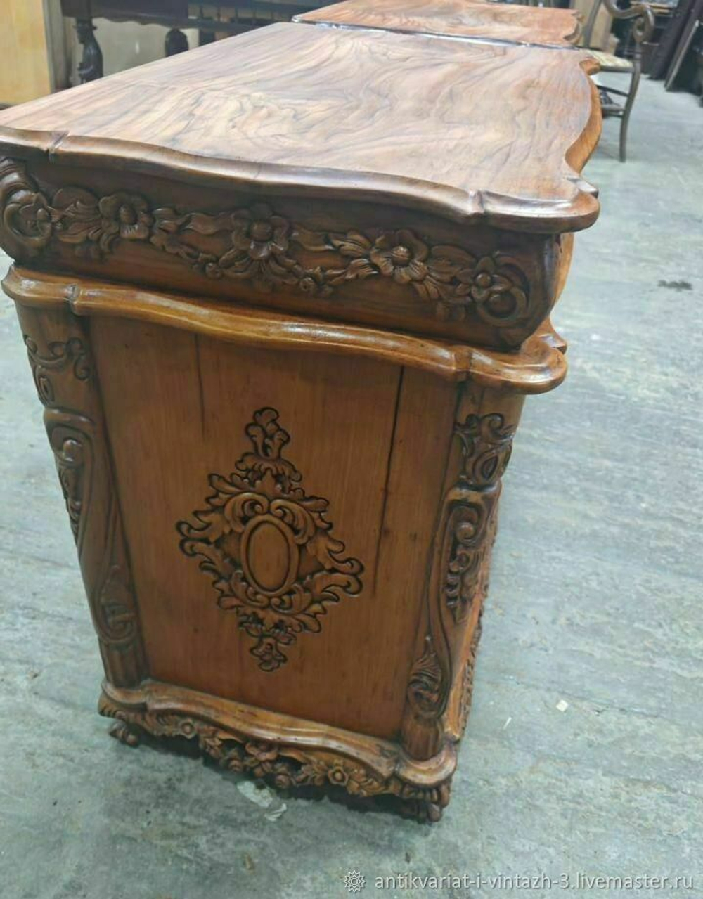 Старинные тумбы