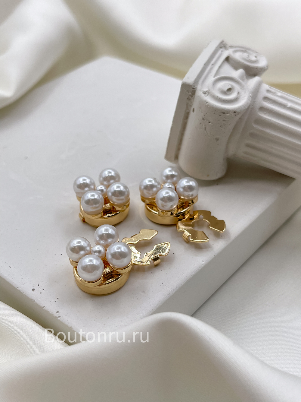 Накладка на пуговицу золотистая с жемчугом (клипсы)