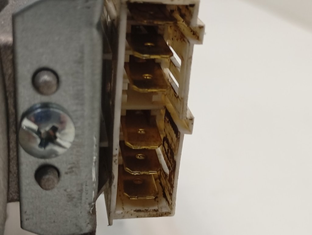 IWUB4085CIS кт59 Двигатель для стиральной машины Indesit 16002657602 б/у