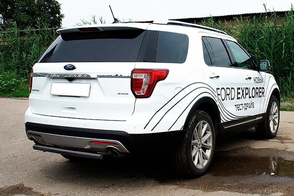 Защита заднего бампера Ford Explorer (2015-2018) d57 серебристая