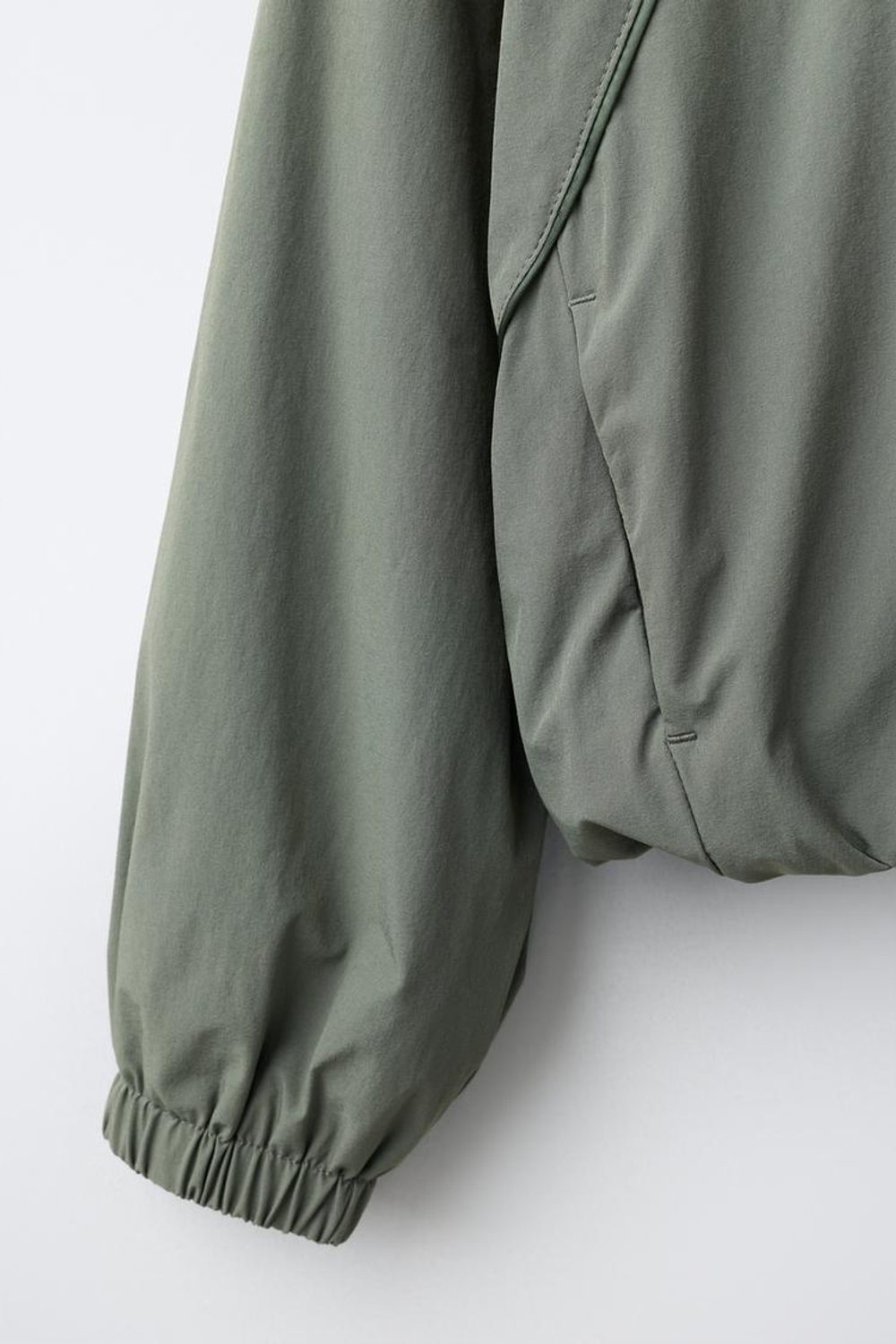 ZARA ЛЕГКАЯ СПОРТИВНАЯ НЕЙЛОНОВАЯ КУРТКА, ХАКИ