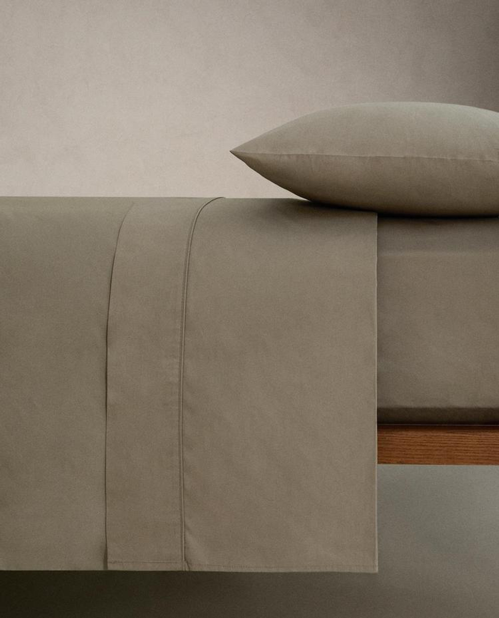 ZARA HOME (300 НИТЕЙ) ПРОСТЫНЯ ИЗ ХЛОПКА ПЕРКАЛЬ, ТЕМНО-СЕРЫЙ