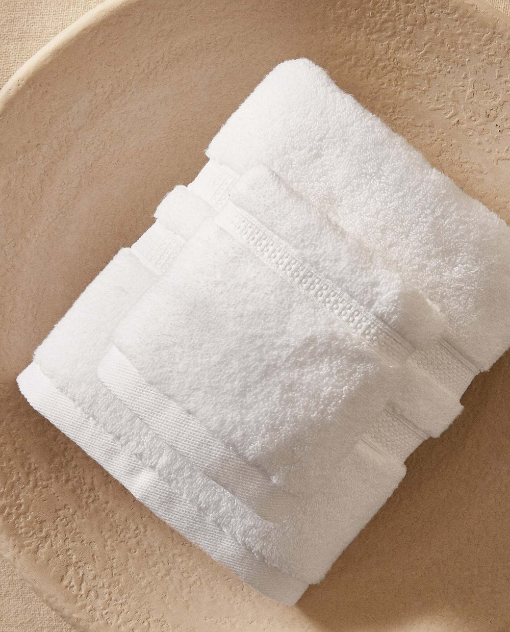 ZARA HOME ПОЛОТЕНЦЕ ИЗ МЯГКОГО ХЛОПКА С ДВОЙНОЙ КАЙМОЙ, БЕЛЫЙ