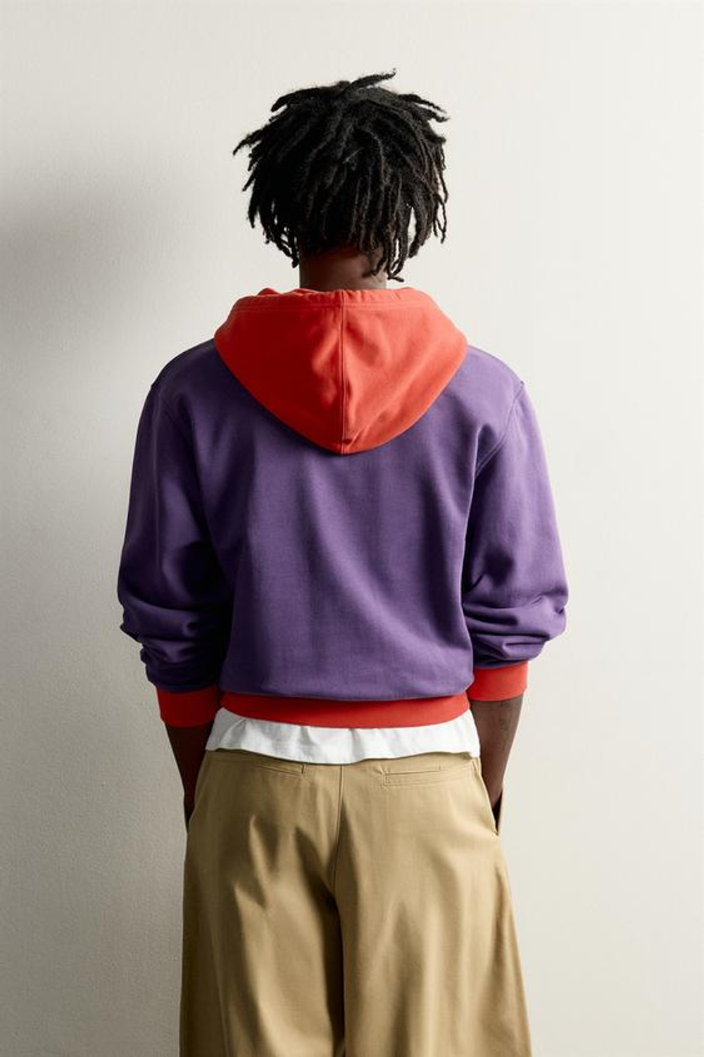 ZARA - FRUIT OF THE LOOM™ КОНТРАСТНАЯ ТОЛСТОВКА С КАПЮШОНОМ, СИРЕНЕВЫЙ