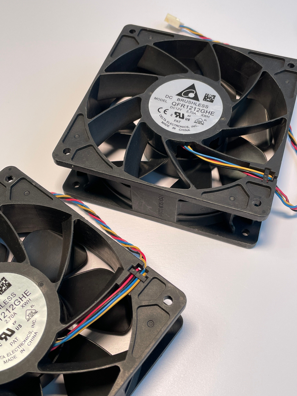 2 шт. Кулер DELTA 120 мм для корпуса ПК, 2,7 А / 4-pin / Кулер снят с рабочего оборудования