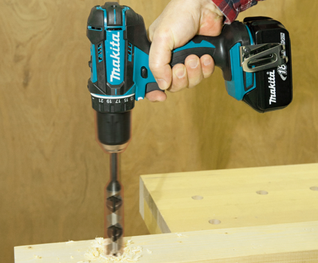СУПЕР ЦЕНЫ! КОМПЛЕКТ: Аккумуляторная дрель - шуруповерт Makita XPT 18 В, ДВА Аккумулятора 4 А·ч, Зарядное устройство, Кейс, Max D сверления металл 13 мм, дерево 38 мм DDF482RME