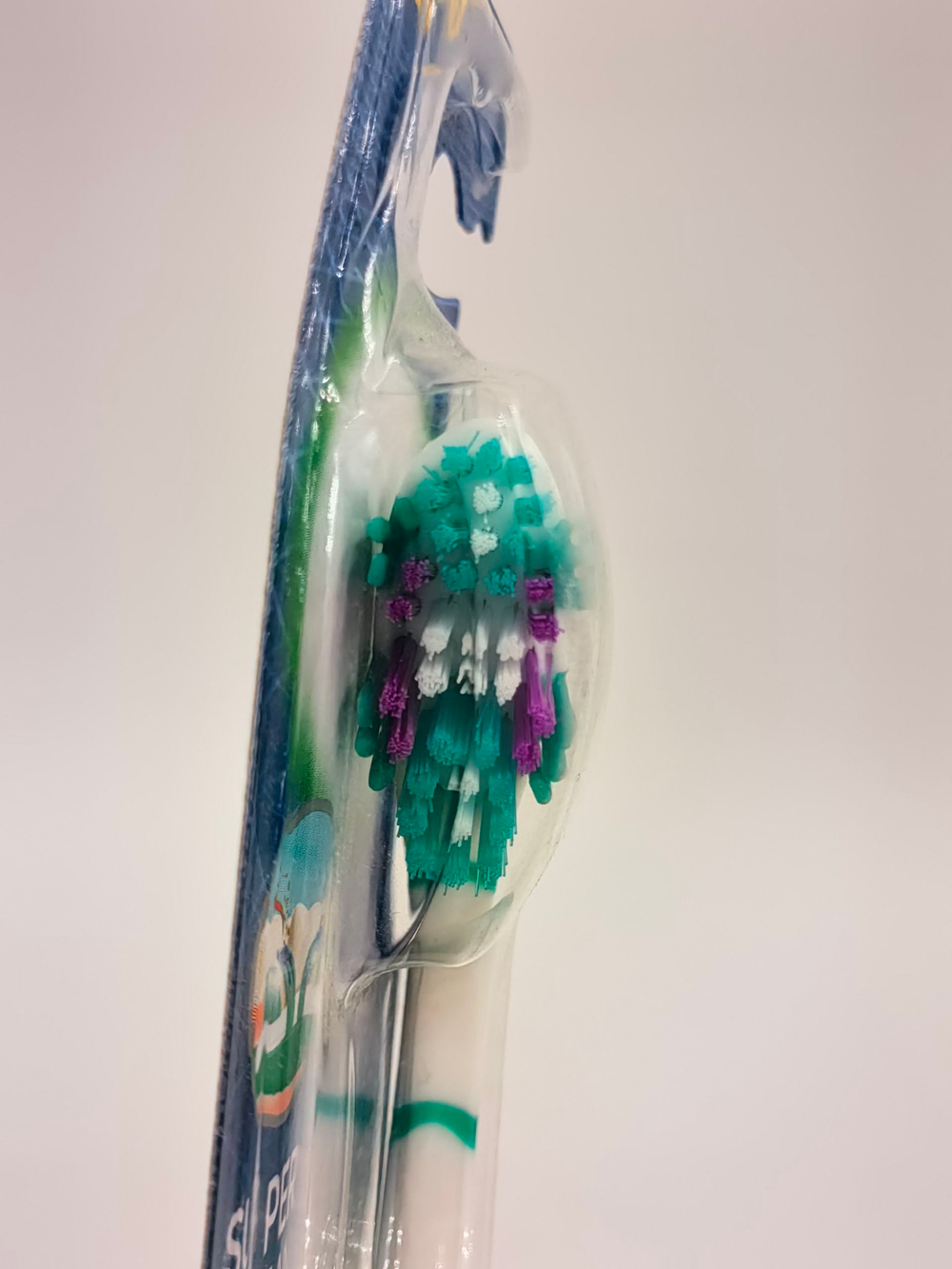 Зубная щетка Pepsodent Super Clean medium, средней жесткости, зеленая/синяя