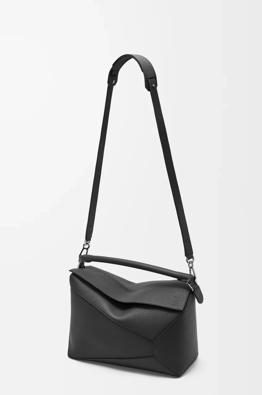 Loewe Большая сумка Puzzle Edge из зернистой телячьей кожи, черный