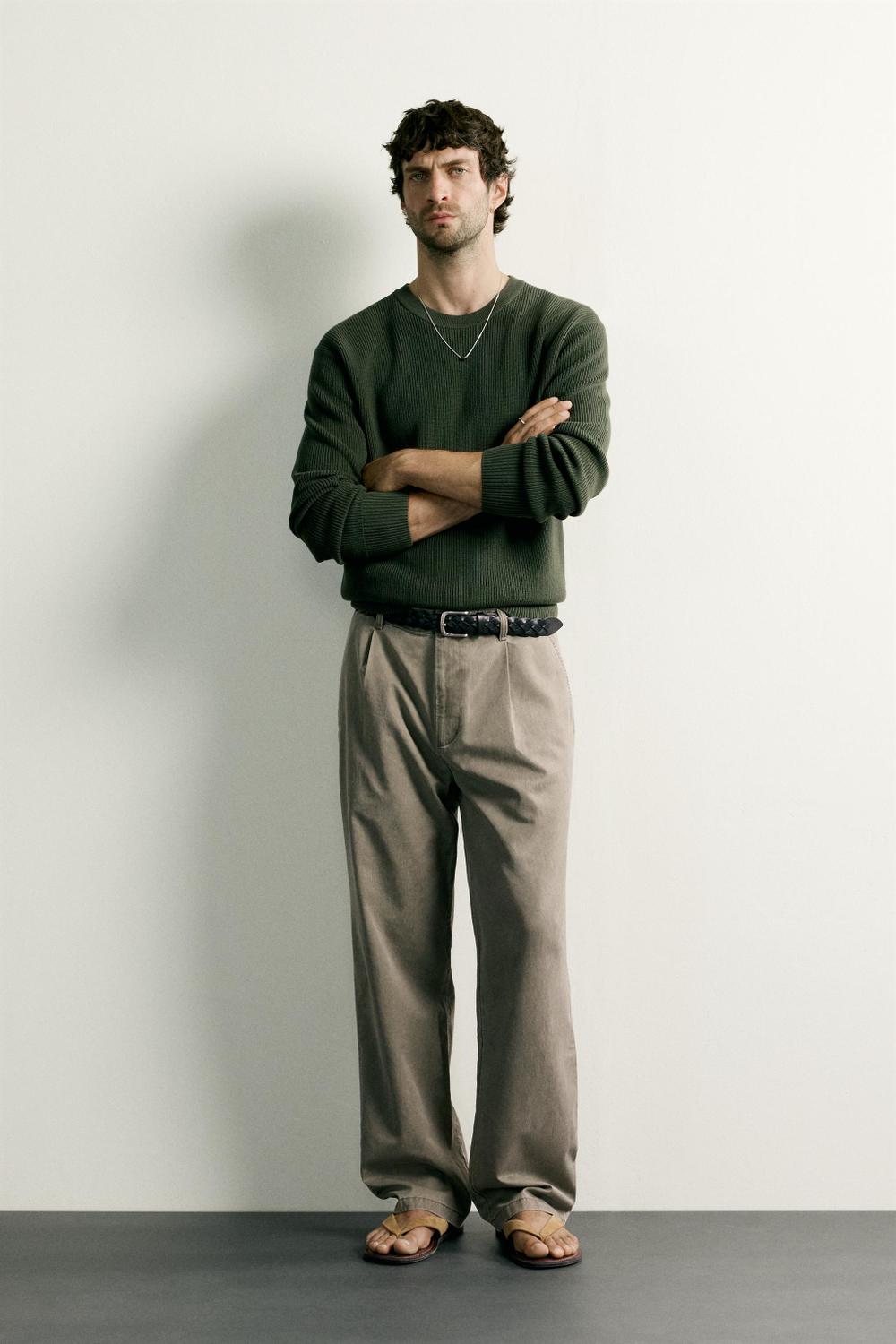БРЮКИ ЧИНОС RELAXED FIT СО СКЛАДКАМИ — ZARA · 6887/452
