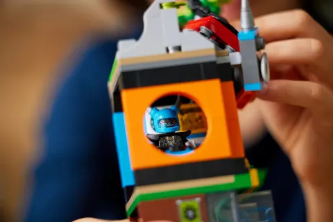 Конструктор LEGO Monkie Kid 80054 Пятилетие Мегаполиса