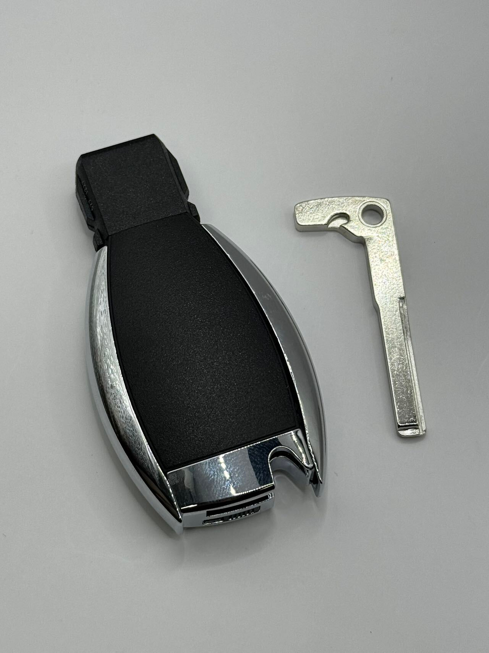 Корпус MERCEDES 3кн (рыбка) хром вставка 14682