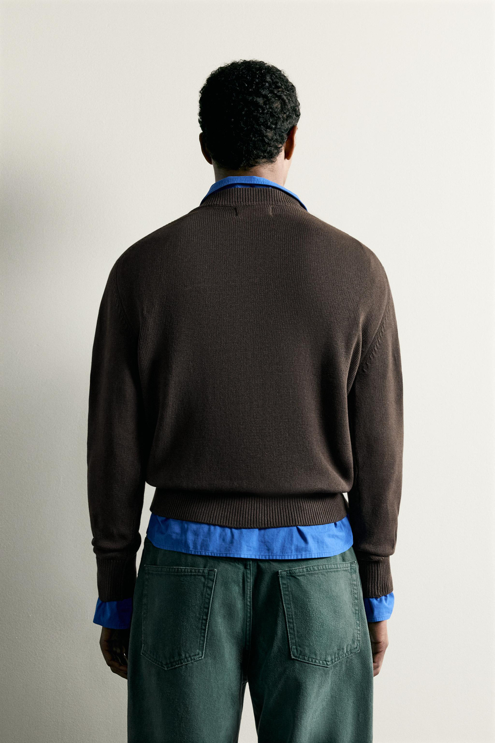СВИТЕР КЛАССИЧЕСКОГО КРОЯ С V-ОБРАЗНЫМ ВЫРЕЗОМ — ZARA · 3284/321