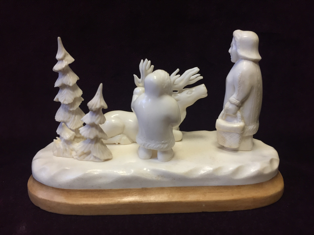 Важенка. Скульптурная композиция. Сувенир из  кости.