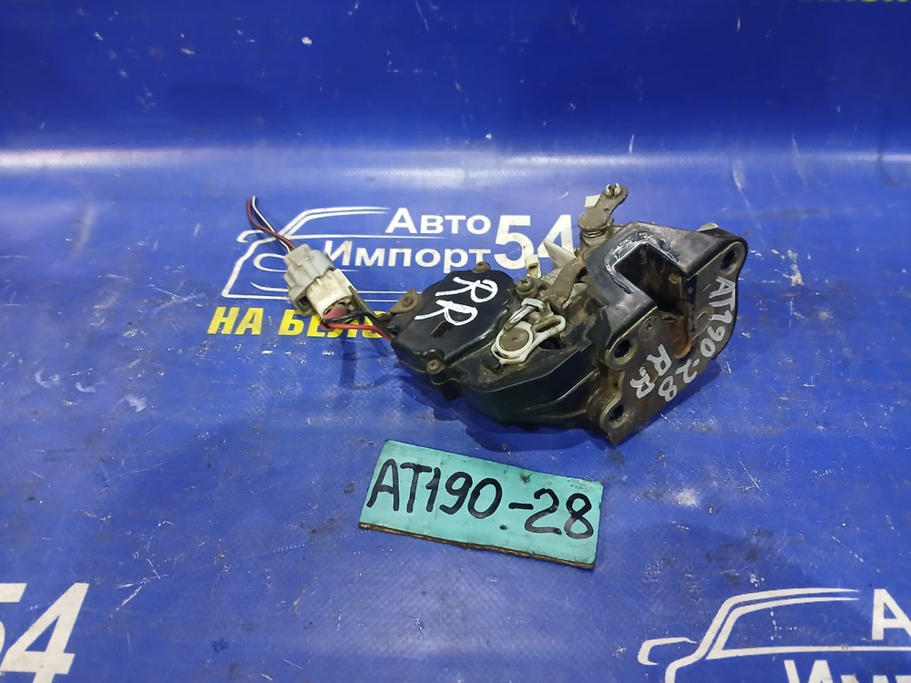 Замок двери задней правой TOYOTA CARINA E 1992