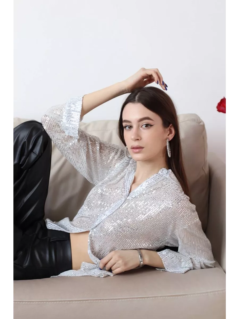 Блузка с пайетками