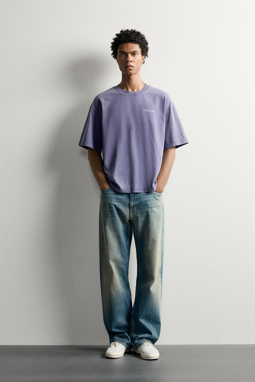 ФУТБОЛКА С ПРИНТОМ И ЭФФЕКТОМ ПОТЕРТОСТИ — ZARA · 4374/308