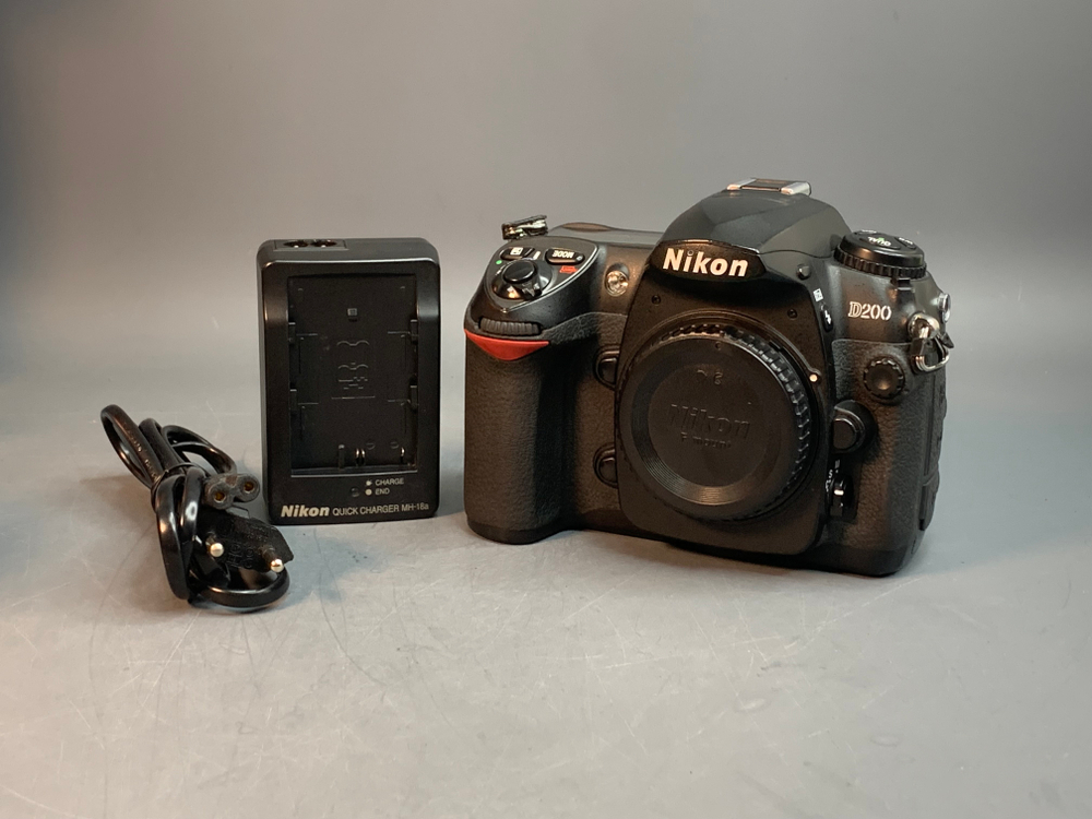 Nikon D200 110.955 кадров