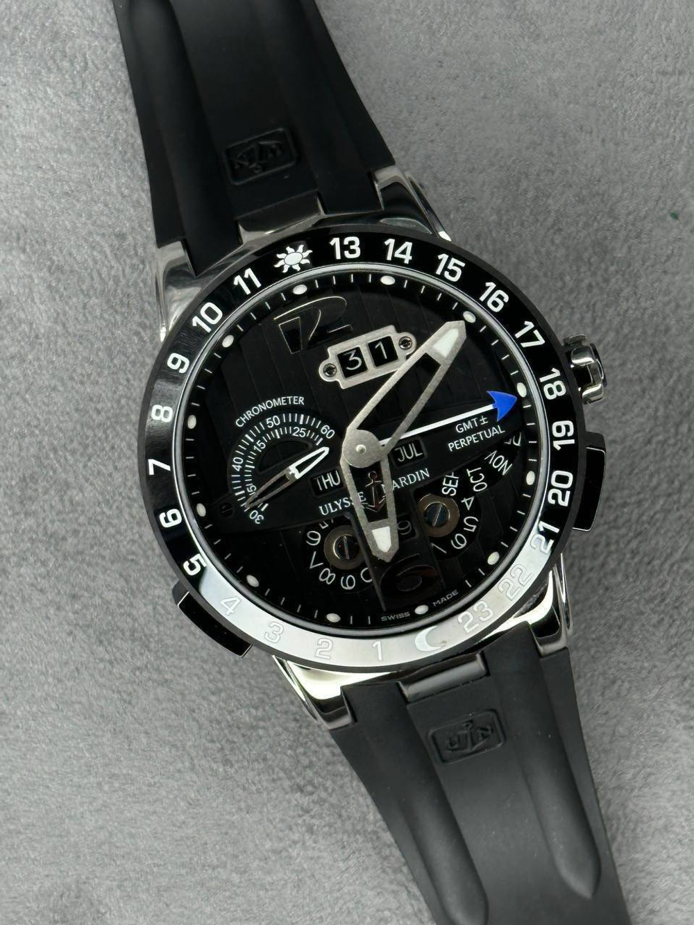 Часы Ulysse Nardin Executive El Toro GMT Perpetual