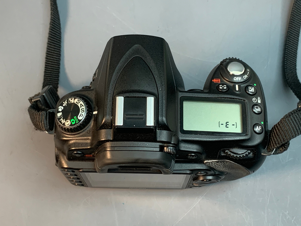 Nikon D90 kit AF-S DX 18-55mm 3.5-5.6G VR 12.000 кадров