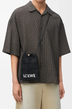 Loewe Сумка-мешок Patch Crochet на шнурке из телячьей кожи и рафии, черный