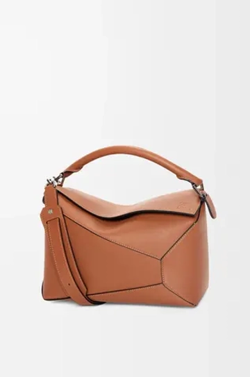 Loewe Сумка среднего размера Puzzle Edge из классической телячьей кожи, коричневый