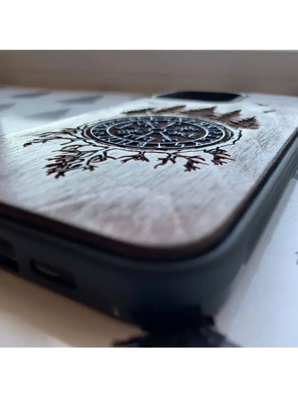 Чехол для iPhone 16 Cлавянская культура из дерева