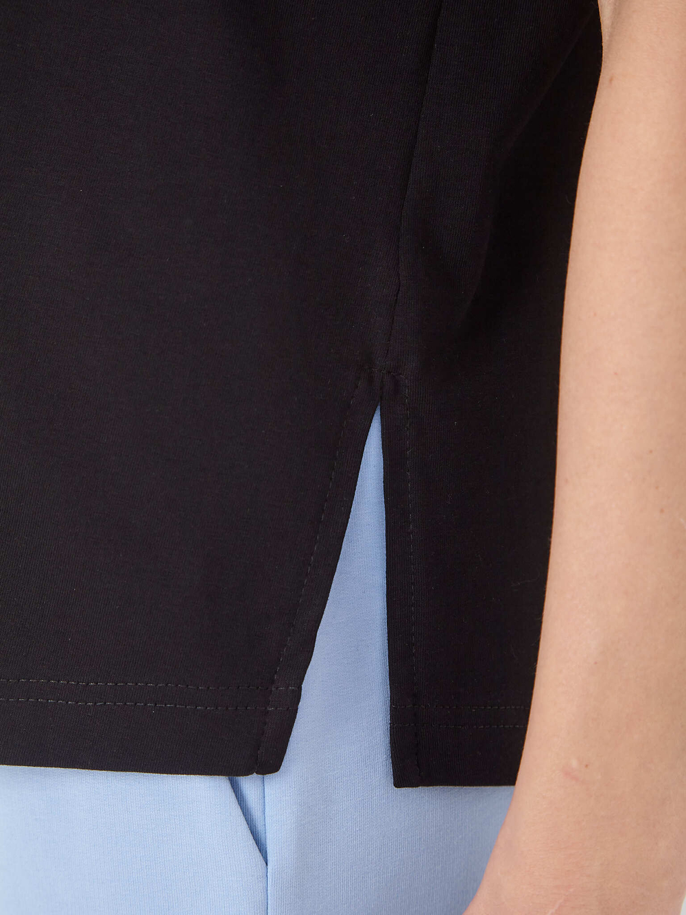 Футболка oversize с разрезами по бокам