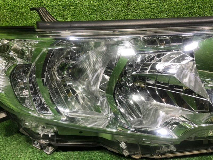 Фара правая Toyota Land Cruiser Prado 150 (2017-н.в.) галоген