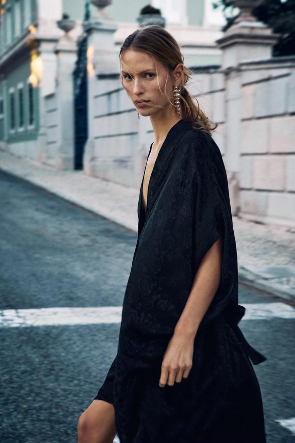 ZARA ДЛИННОЕ ПЛАТЬЕ С ЦВЕТОЧНЫМ ЖАККАРДОВЫМ УЗОРОМ, ЧЕРНЫЙ