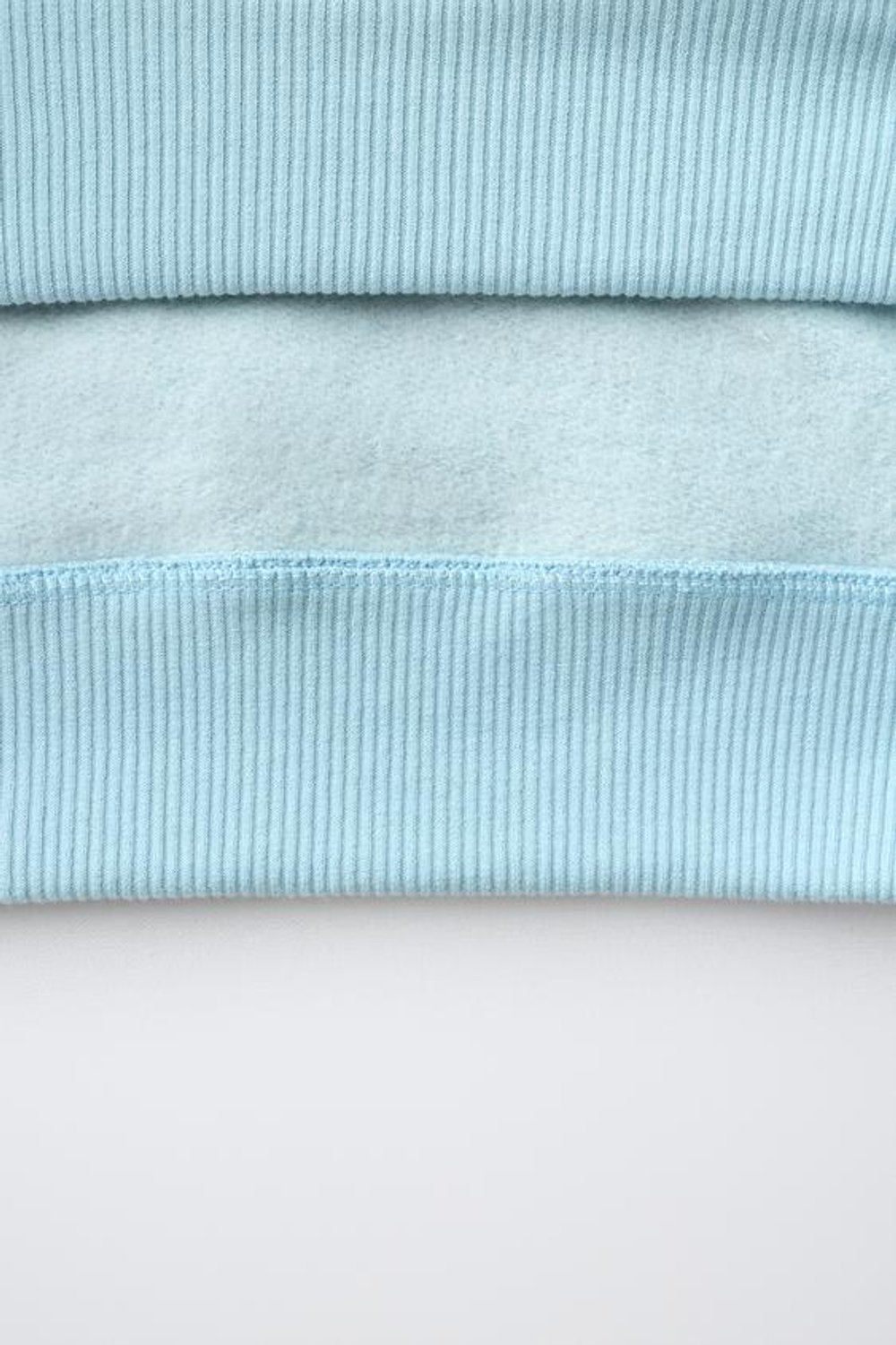 ZARA ТОЛСТОВКА С ЦВЕТОЧНЫМ ПРИНТОМ И НАШИВКОЙ «СЕРДЦА», НЕБЕСНО-ГОЛУБОЙ