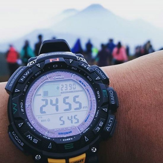 Мужские часы CASIO PRO TREK PRG-240-1ER