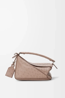 Loewe Маленькая сумка Puzzle Featherlight из страусиной кожи, серо-коричневый