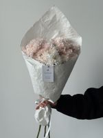 Букет - комплимент с хризантемой в персиковом оттенке 3 шт