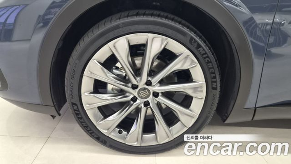 Toyota Crown 2.5 4WD Hybrid — 2026