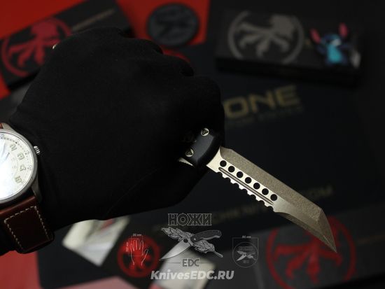 Фронтальный нож Microtech Ultratech Hellhound 119-13S с клинком из стали CTS-204Р, рукоять 6061 T-6 Aluminium