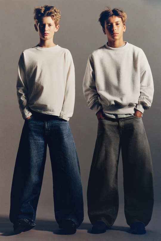 ZARA ДЖИНСЫ RELAXED BARREL СО ШЛЕВКОЙ, СЕРО-КОРИЧНЕВЫЙ