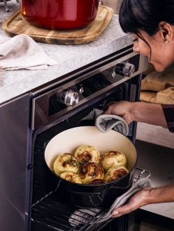 KitchenAid Чугунная кастрюля 22 см 3,3 л черная EAN 4894871009370