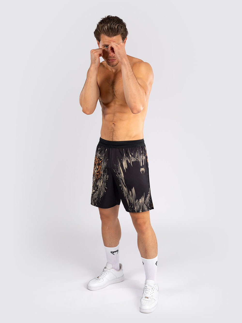 Шорты спортивные Venum Tiger Black/Neo Orange